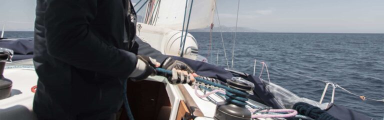 Descubre cómo se realiza el fondeo en un barco